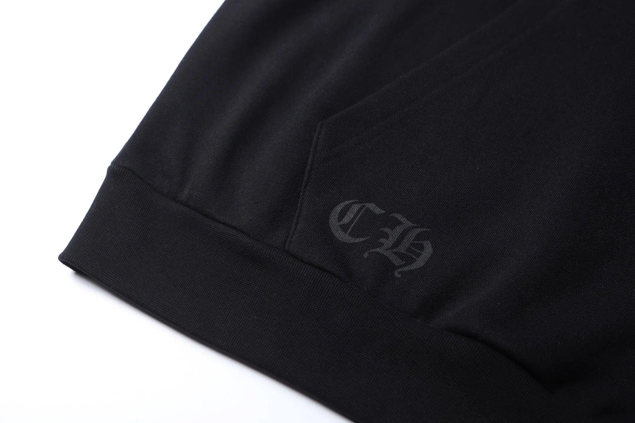 P390 Chrome Hearts25SS1988 limited foil color printed hooded sweatshirt ●400g Odell velvet sweatshirt material ●440g 1*1 matching high-end fashion brand rib ●Fabric fermentation ●Glue printing ●Customized 1:1 eyelet ●Customized 1:1 hat rope ●Customized 1:1 trademark ●Loose version ●Size: S M L ●Style number: 2006/3B#20